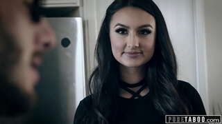 Eliza Ibarra એક વકીલ જરૂર છે કે જે લોડો