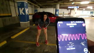 ���වට කාලයක් දැරිය ඇඟිල්ල ඇය මෝඩයෙක් සාප්පුවේ දී වාහන නවත්තන