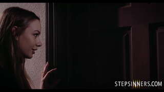 Дъщеря-тийнейджърката уличница Просто Исках Голям Член