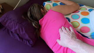 Әкесі стажды падчерицу таңертең өзінің үлкен мүшесі