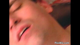 Küps blonde slut sucks cock ja muutub