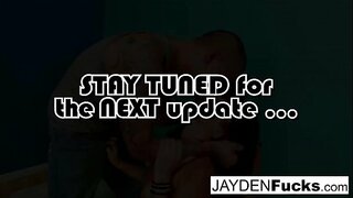 Brunette poeth fucks ei ffrind