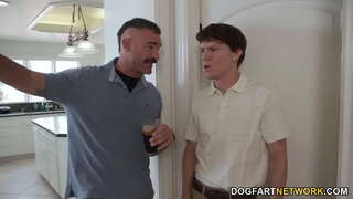 Miniaturowa Czarna Chanel Sky Zajmuje się były seks analny Z Dużymi Białymi Członkami